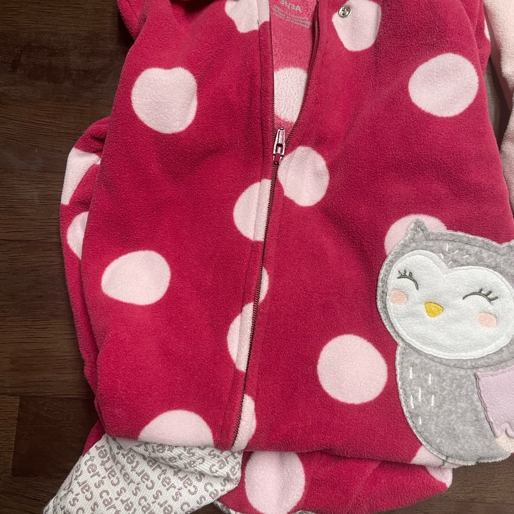 2 pack Carters footie pajamas - Picture 4 of 5